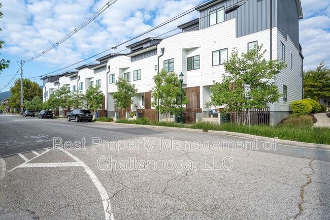 Building Photo - 3111 St Elmo Ave