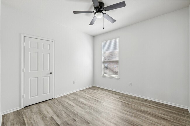 Building Photo - 1641 Vernon Dr