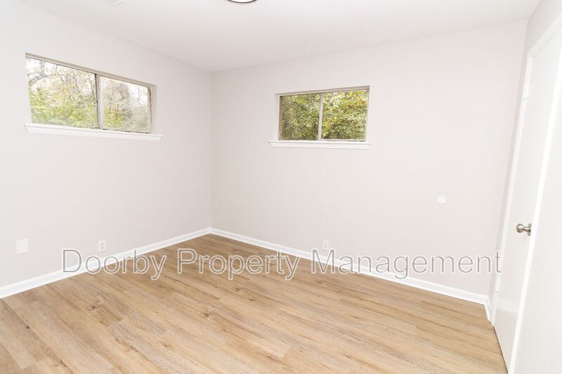 Building Photo - 1132 N Hickory St