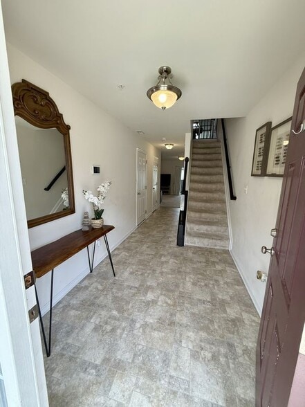 Building Photo - 111 Clydesdale Ln