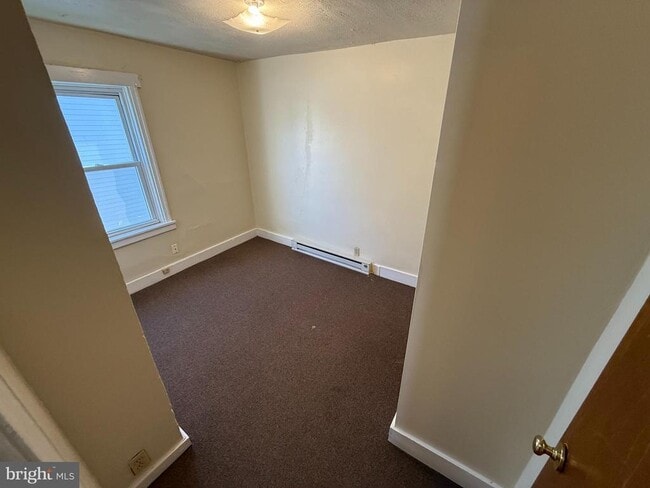 Building Photo - 204 E Portland St