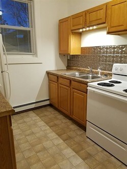 Interior Photo - 421 University Ave W