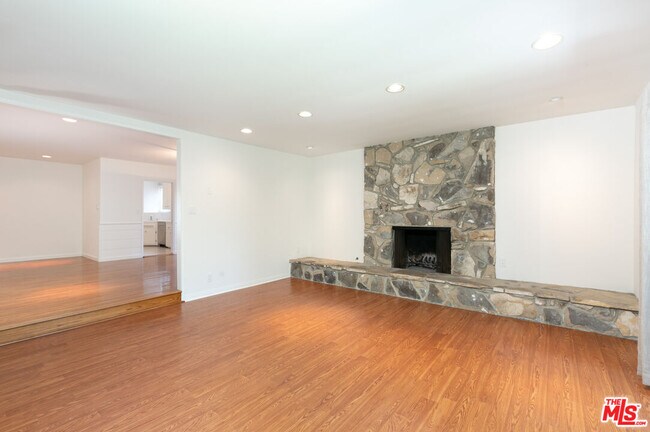 Building Photo - 12800 Stanwood Dr