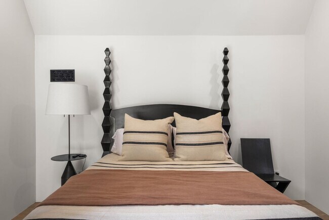 Building Photo - 575 Early Dr