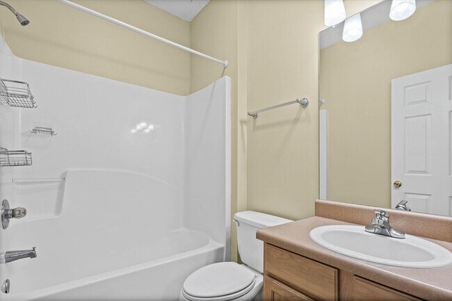 Building Photo - 2 Bedroom in Convenient Area