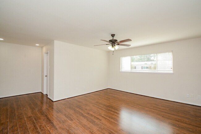 Building Photo - 13282 Trail Hollow Dr