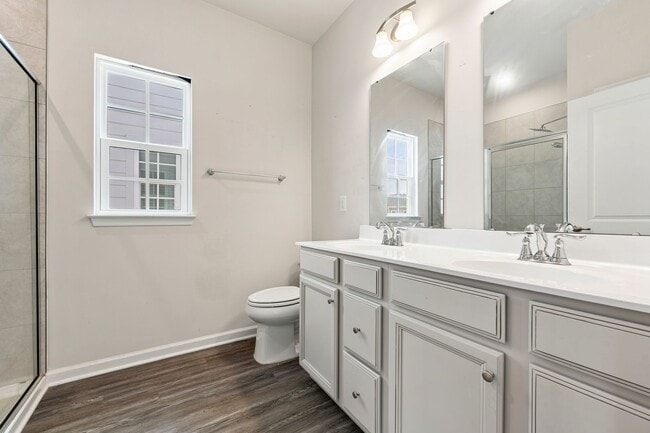 Building Photo - Modern 3 Story 3 Bedroom, 2.5 Bathroom Townhome in South Durham!