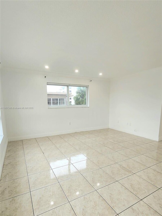 Building Photo - 1020 94th St