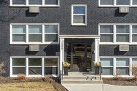 Building Photo - Remodeled Garden 2 bedroom