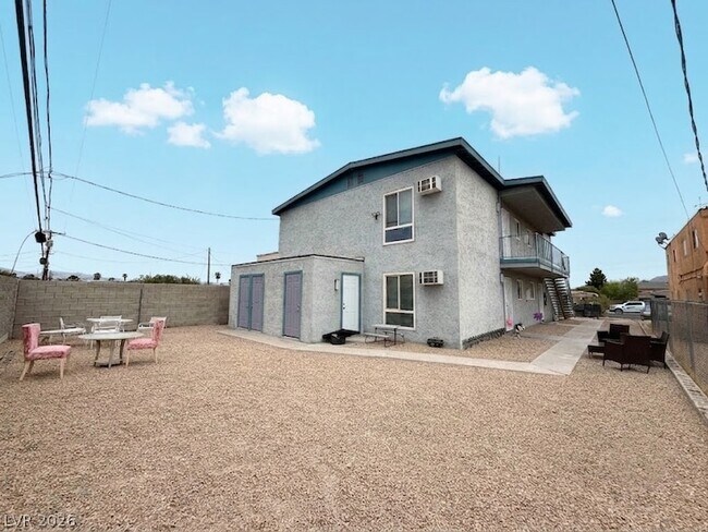 Building Photo - 2105 N Webster St