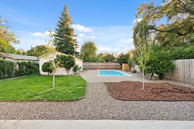 Building Photo - Classicly Charming Remodeled Garden Tract ...