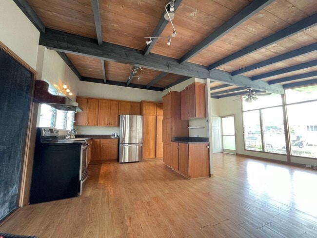 Building Photo - SINGLE FAMILY HOME IN KAILUA