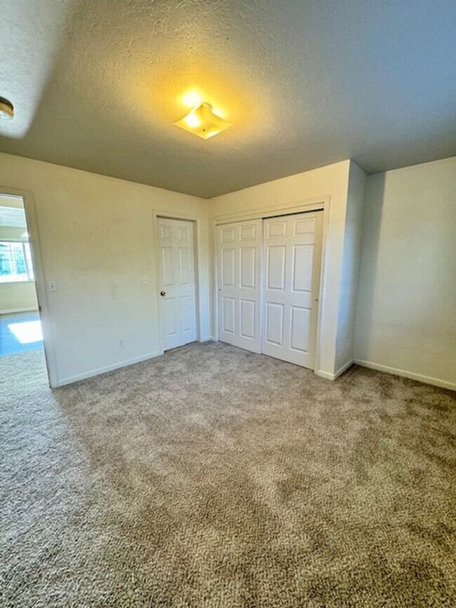 Building Photo - 3 Bedrooms, 2 Bathroom 4-plex; less than 2 miles to MSU