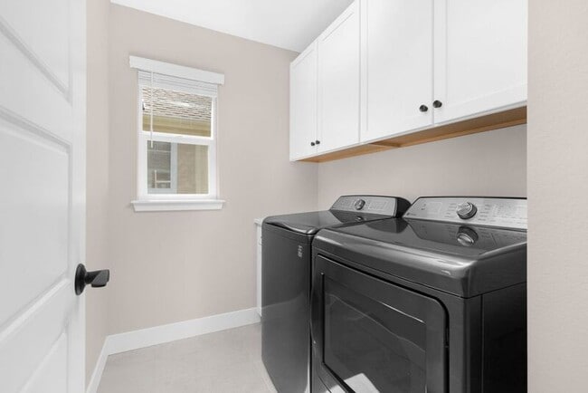 Building Photo - 6240 N Florence Wy