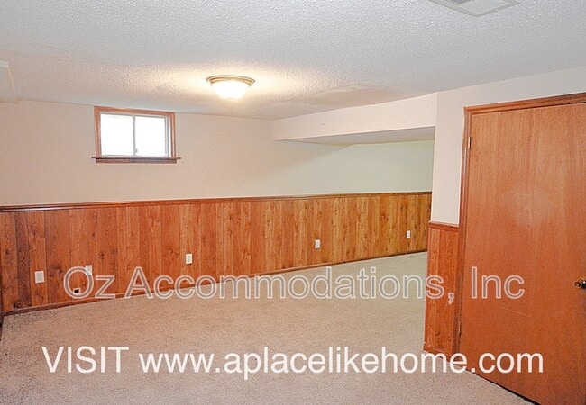 Building Photo - 8503 Sarah Ln