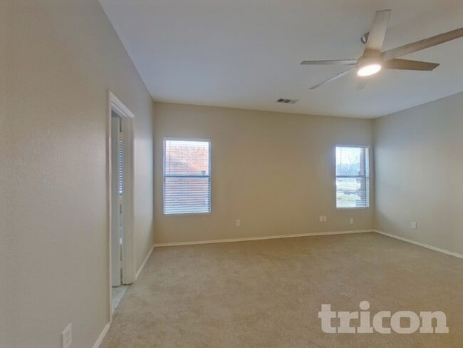 Building Photo - 5825 Show Master Ln