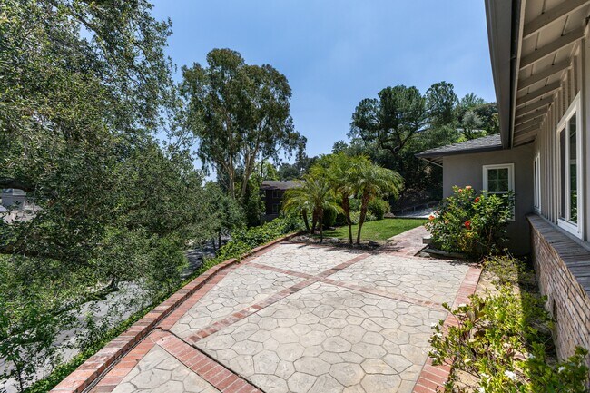 Building Photo - 1290 Clubhouse Dr