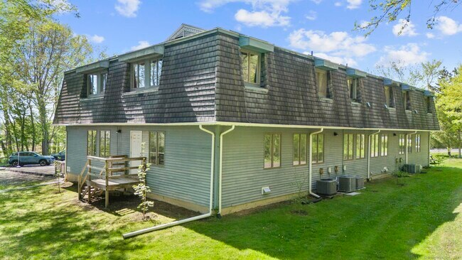 Building Photo - 47 Clapboard Hill Rd