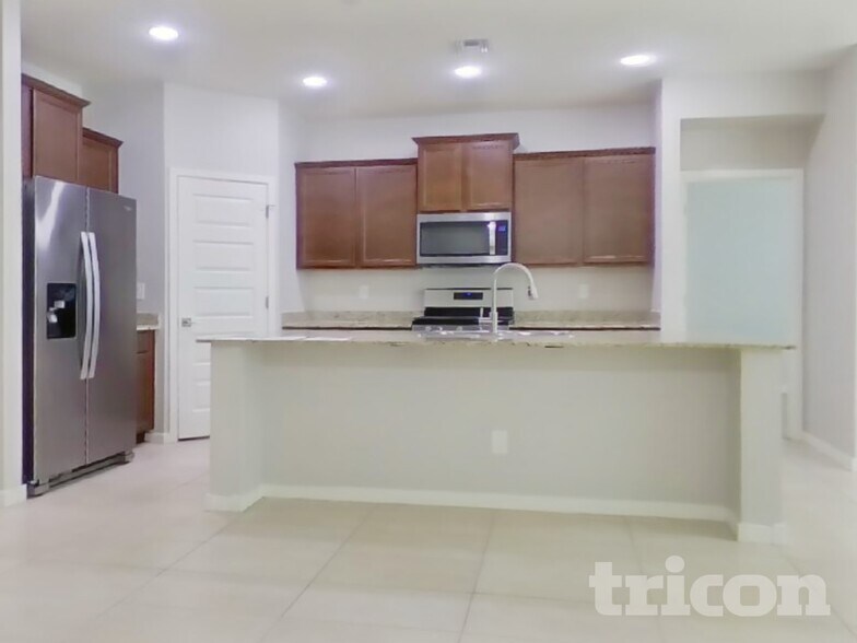 Building Photo - 605 W Cholena Trail