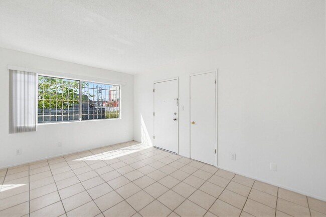 Building Photo - 1224 Normandie Ave