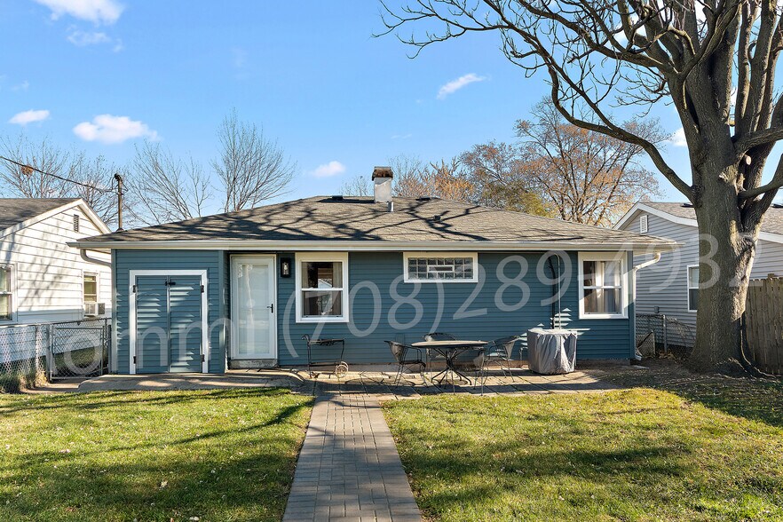 Patio and shed - 7528 Catalpa Ave