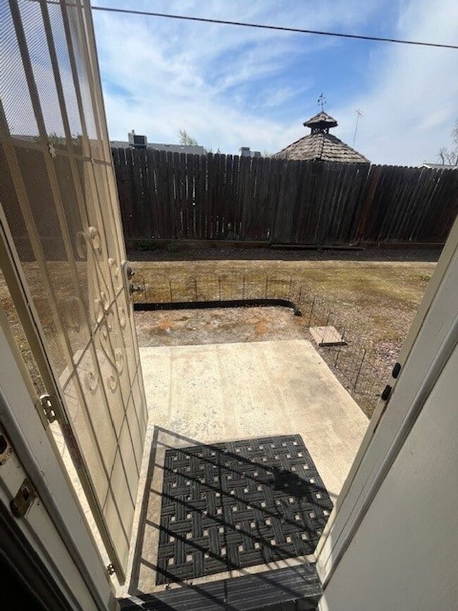 Building Photo - 3001 - 3007 S. Sallee Ct.