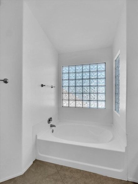 Building Photo - 13620 N 82nd Ln