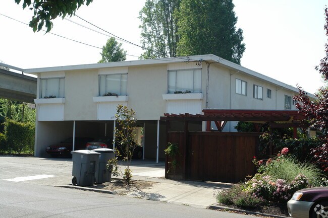 Primary Photo - 6618 Lincoln Ave