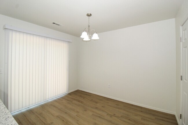 Building Photo - 5 Iris Way