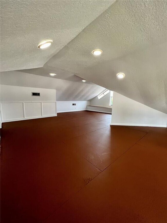 Building Photo - Prestigious Linwood Acres / .44 acres / Rockdale, TX / Swimming Pool
