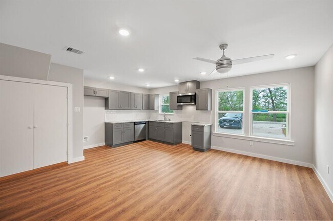 Building Photo - 8715 Bertwood St