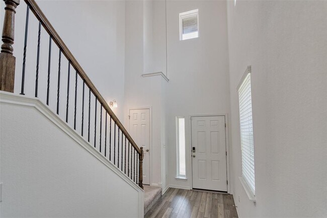 Building Photo - 3201 E College Park Dr