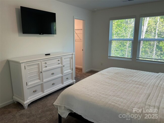 Building Photo - 11028 Wickenden Wy