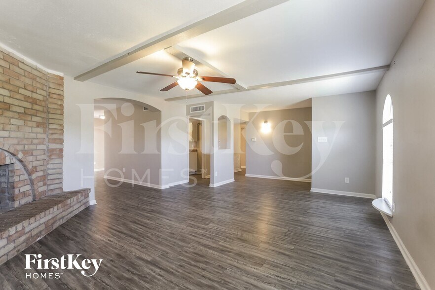 Building Photo - 24011 Reagon Canyon Dr