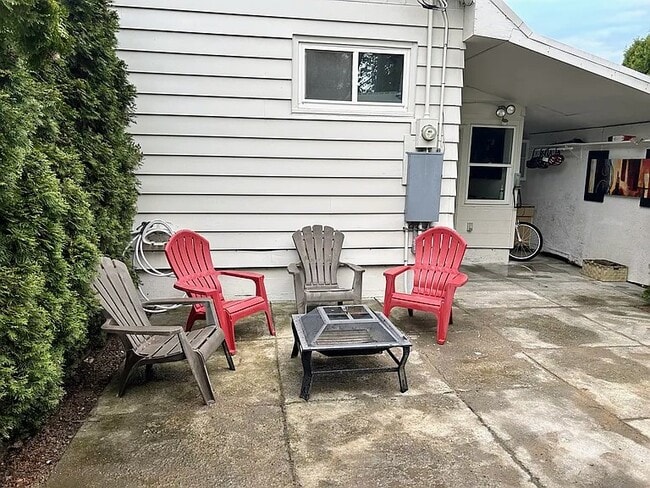 Building Photo - A st.