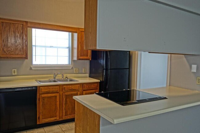 Building Photo - 13916 Sandhurst Dr SW