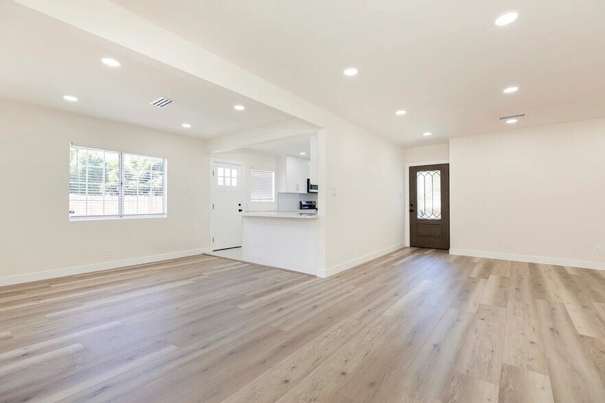 Building Photo - 11110 Odell Ave