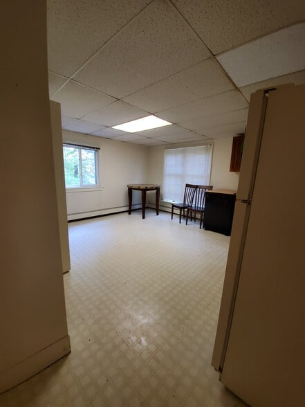 Building Photo - 107 Church St 2021