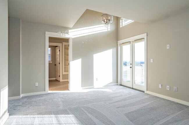 Building Photo - 1749 Skyline Ridge Ln SW