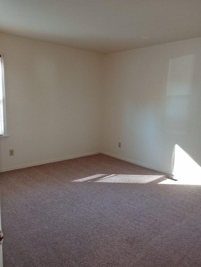 Building Photo - 2 Bedroom, 2 Full Bath Single Family Home for Rent