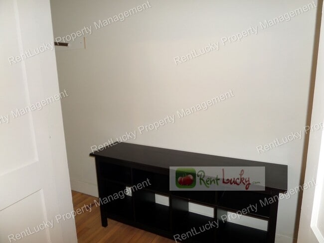 Building Photo - 2110-2116 NE 85th St