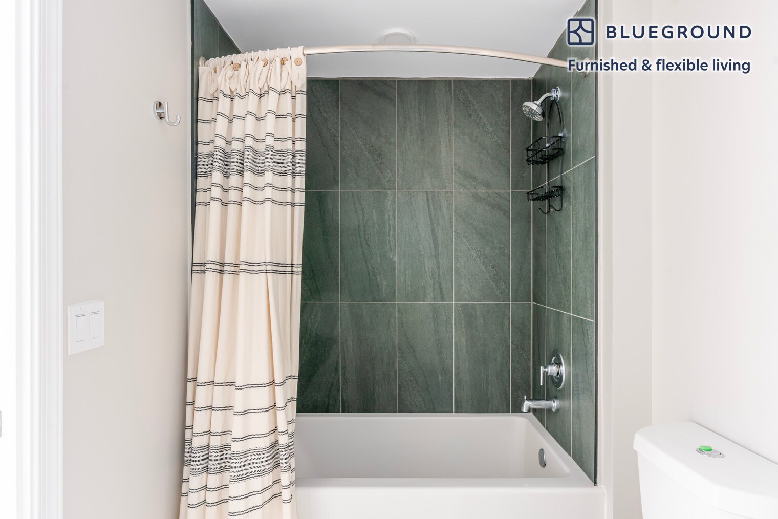 Building Photo - 3275 Washington Blvd