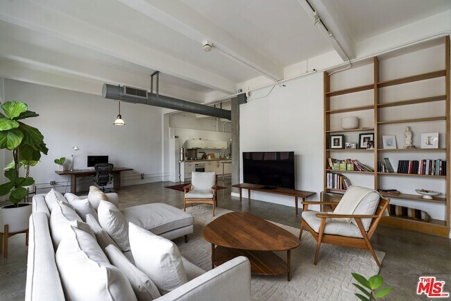 Building Photo - 814 S Spring St