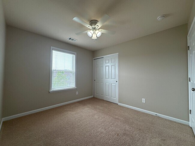 Building Photo - Well-Maintained 4BR Home in Lebanon | Great Location + Natural Light