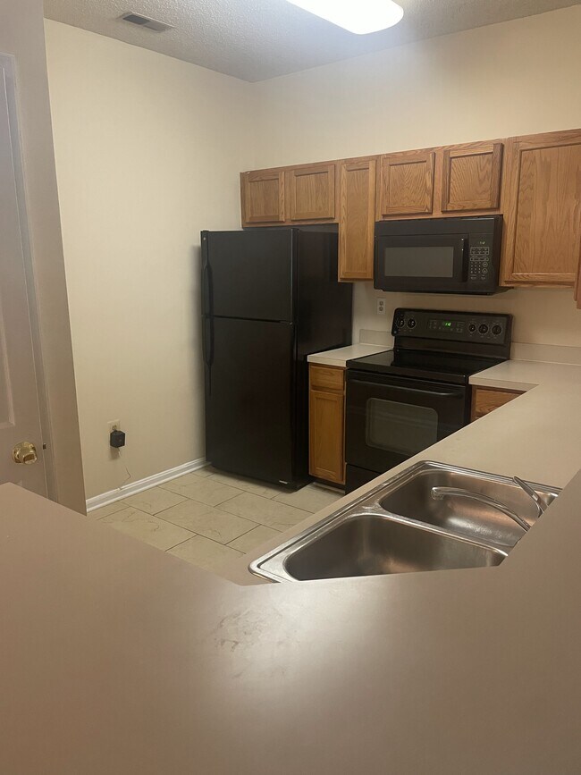 Building Photo - 7210 Bogley Rd