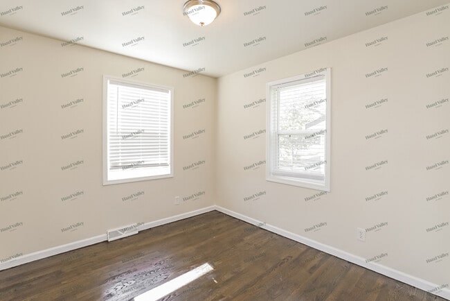 Building Photo - 8040 NE San Rafael Dr