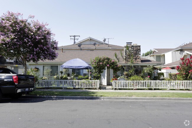 Building Photo - Myrtle Avenue Apartments