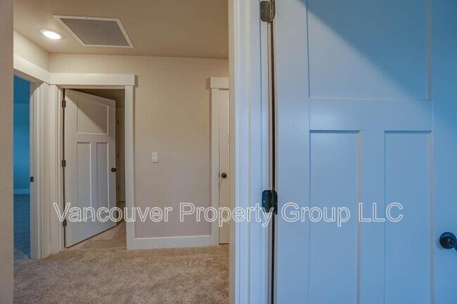 Building Photo - 2351 E Otter Lp