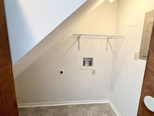 Building Photo - Tranquil 2BD/3BA Townhouse with Wildlife Views & Hill Country Charm!