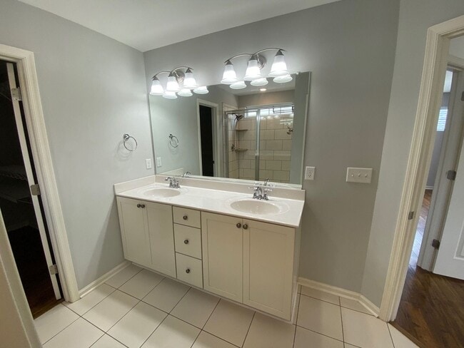 Building Photo - Introducing a stunning Condo with a coasta...